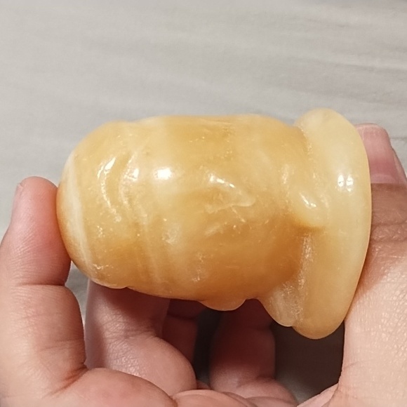 Orange Calcite Gudetama carving - Picture 4 of 5